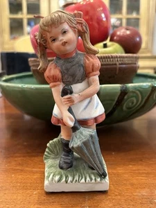 MÄDCHEN mit REGENSCHIRM FIGUR ~ 6,5” x 2,5” ~ Porzellan ~ sehr guter Zustand ~ - Bild 1 von 7