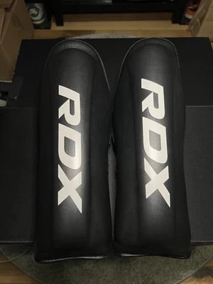 RDX SGR T1 MMA Espinilla Interior Gigante Instep Protectores Negro TALLA 170-188 cm Muay Thai Foto 1 de 4