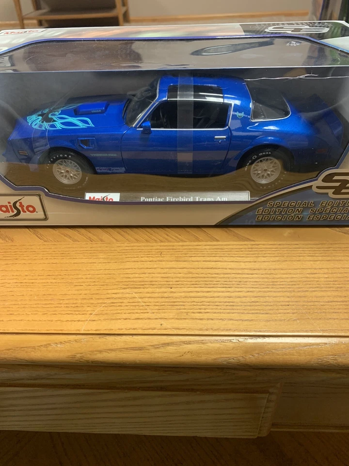 1961 Porsche 356B Cabriolet Speciale Special Edition Diecast 1/18 Model Maisto