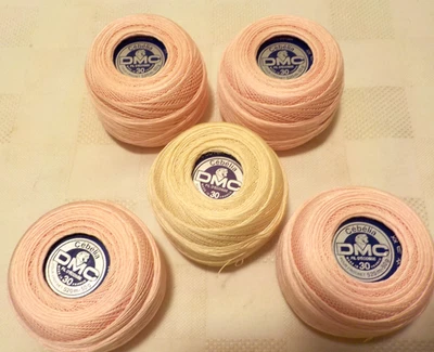 NUEVO ~ 5 Bolas DMC Cebelia Crochet Hilo de Algodón. 4 rosa y 1 blanco. Talla 30, 167A Foto 1 de 4