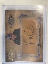 2004 Donruss Leather & Lumber Cuts/Glove Vernon Wells Autographed Card #LC-39