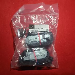 Mercedes Benz Sprinter Van Genuine Ratcheting Belt Set A9068990075 New - Picture 1 of 10