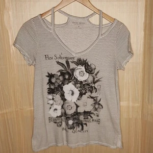 Lucky Brand Damen Kurzarm gestreiftes Blumen T-Shirt mit Cut-Out-Detail Small - Bild 1 von 7