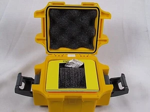 Invicta (1) Single Slot Impact Resistant Yellow Collector Diver Case Watch Box - Bild 1 von 12