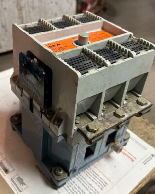 Contator CA Asea EG 315-1-UL tamanho 5 - Bobina 120v - 270a 200hp - 600volt. - Imagem 1 de 4