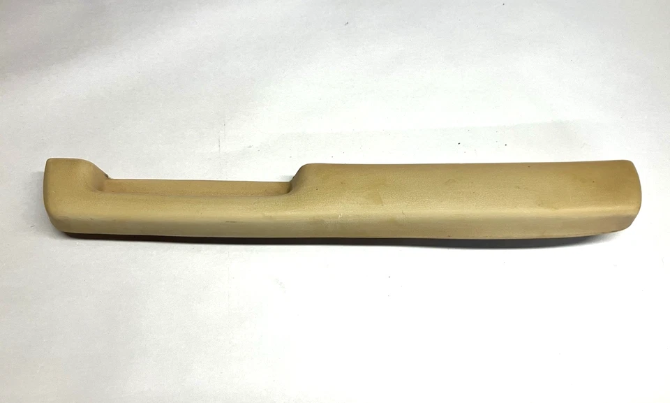 Reposabrazos del panel de la puerta, camioneta Dodge 1979-86 y Ramcharger, derecha Foto 1 de 4