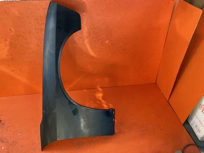 Dodge Challenger 2008-2023 guardabarros lateral derecho pasajero OEM 68275470AA Foto 1 de 4