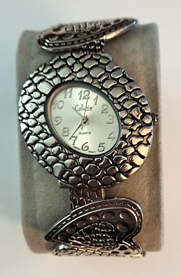 Женские часы Collezio серебристые с сердечком манжетами браслет 8 дюймов новый аккумулятор - Изображение 1 из 4