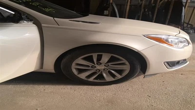 Guardabarros derecho pasajero compatible con 12-17 REGAL 3517420 Foto 1 de 4