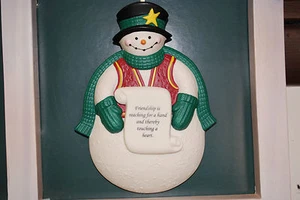 Frosty Friends Schneemänner Porzellan duftender Pomador (Freundschaft) mit schwarzem Hut - Bild 1 von 4