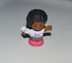 BARBIE 2022 LITTLE PEOPLE - AFRICAN AMERICAN BARBIE BLACK HAIR / WHITE KITTEN - Picture 1 of 5