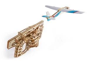 Mechanical UGEARS wooden 3D puzzle Model Flight Starter Set - Picture 1 of 10