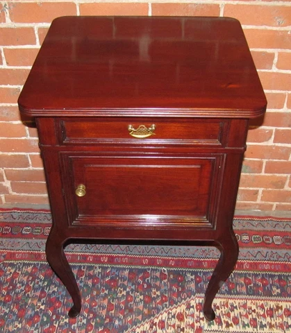 VICTORIAN QUEEN ANNE STYLE MAHOGANY ANTIQUE NIGHTSTAND / END TABLE Cover