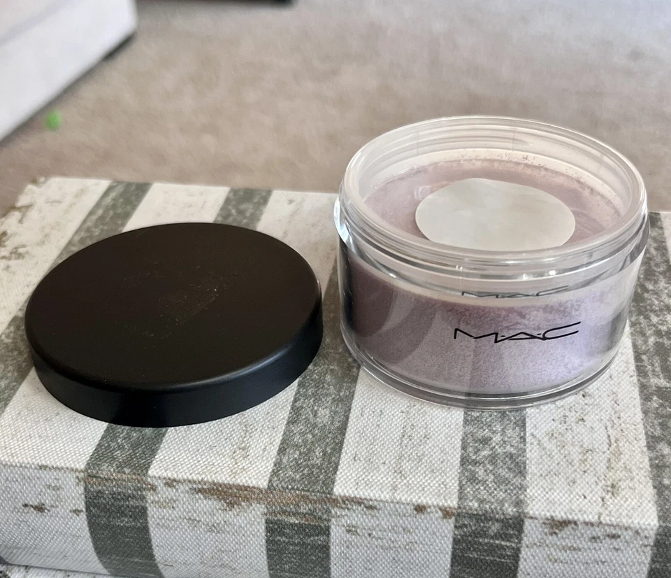 MAC - SWEETIE PIE Iridescent Loose Powder  30 G/1.1 Oz LARGE. DISCONTINUED! NEW! - Image 1 of 4