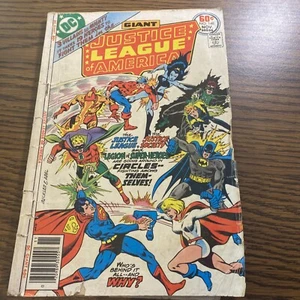 GIANT JUSTICE LEAGUE OF AMERICA # 148 Crisis in triplicate Poor Condition U57 - Picture 1 of 2