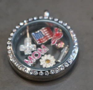 ORIGAMI OWL ROUND LOCKET W/7 CHARMS mom cardinal flag cross daisy - Picture 1 of 4