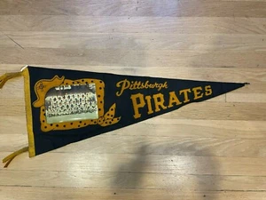 VINTAGE PITTSBURGH PIRATES 1960 MLB PENNANT WITH TEAM PHOTO CLEMENTE MAZEROSKI - Picture 1 of 5