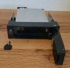 FANTEC MR-35 SATA-A 1860, Mobiles Speicher-Rack 3,5" (8.9cm) Gebraucht - Bild 1 von 4