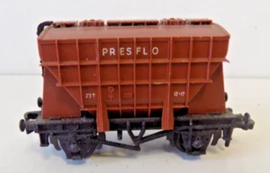 20T BROWN PRESFLOW BULK DELIVERY   OO GAUGE BY HORNBY DUBLO - Picture 1 of 6