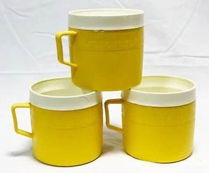 Juego de 3 tazas de plástico Olympian Therm-O-Ware café amarillo camping RV de colección - Imagen 1 de 11