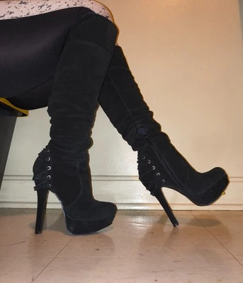 Botas de aguja Gabriella Rocha negras de gamuza sobre la rodilla con plataforma talla 6 - Usadas, Foto 1 de 3