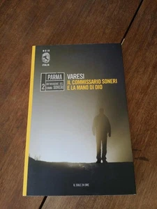 Valerio Varesi Il commissario Soneri e la mano di dio Bibl. Sole 24 Ore 280925 - Foto 1 di 1