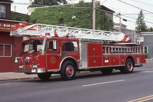 Utica NY Truck 1 Seagrave Low Profile 100' Antenne - Coulisse pour appareil d'incendie - Photo 1/1