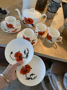 10 Pc Wedgwood Susie Cooper, CORNPOPPY,Breakfast/lunch Set For 2,with TEAPOT - Picture 1 of 3