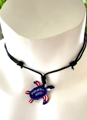 COLAR DE ACETATO EM FORMA DE TARTARUGA BANDEIRA PORTO RICO LEMBRANÇA UNISSEX - Imagem 1 de 3