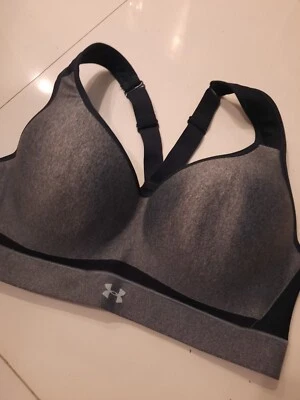 Sujetador deportivo Under Armour negro gris infinito espalda cruzada soporte acolchado talla 36D Foto 1 de 4