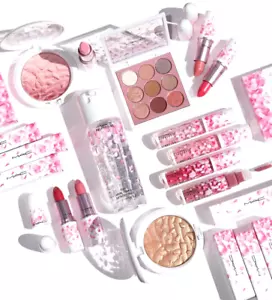 MAC Boom Boom Bloom Lippenstift, Lipglass, Lidschatten, Puder & Prep + Prime 13 Stück - Bild 1 von 24