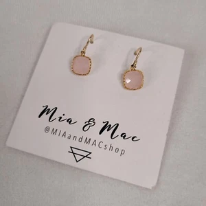 Pendientes colgantes Mia and Mac 14KT rellenos de oro estrás de vidrio rosa en tarjeta - Imagen 1 de 3