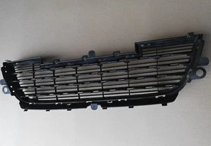 GRIGLIA INFERIORE PARAURTI ANTERIORE PEUGEOT 2008 1.2 BENZINA 2014 9678059477 - Foto 1 di 21