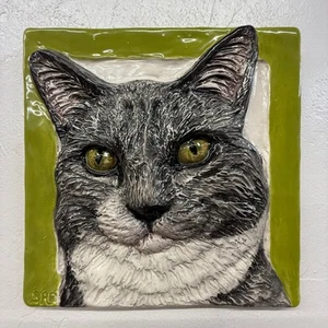 Kurzhaar Katze Keramik Haustier Portrait 3D Tier Fliese Handarbeit Sondra Alexander Kunst - Bild 1 von 4