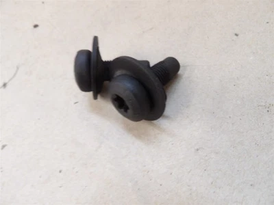 Pernos del cinturón de seguridad central del asiento trasero Jeep Cherokee XJ 1997-2001 Foto 1 de 2