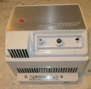 Secador de manos de aire con botón pulsador World Dryer WA126 - Imagen 1 de 11