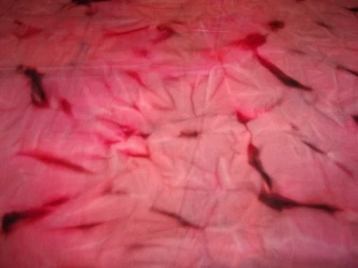 BATIK EN TONOS MELOCOTÓN, ROSAS, ROJO, POR MEDIA YARDA - 44" DE ANCHO Foto 1 de 4