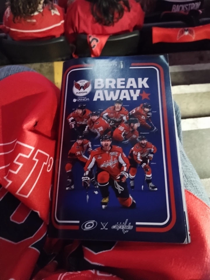 Programa de Playoffs Copa Stanley Huracanes Carolina Hurricanes 2025 de Washington Capitals 2da Rd Foto 1 de 1