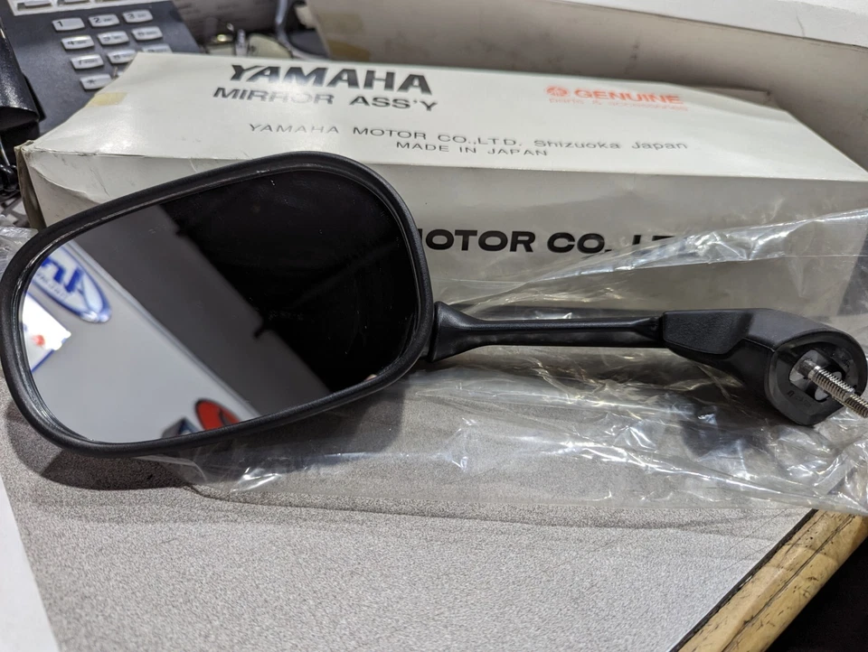 04-06 Espejo retrovisor derecho Yamaha FZ600 FZ6 2C0-26280-00-00 Foto 1 de 2