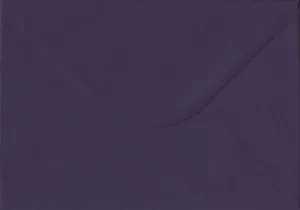 Buste Melanzana 162mm x 229mm Gommata 135gsm C5 (da montare A5) Viola Scuro - Foto 1 di 1