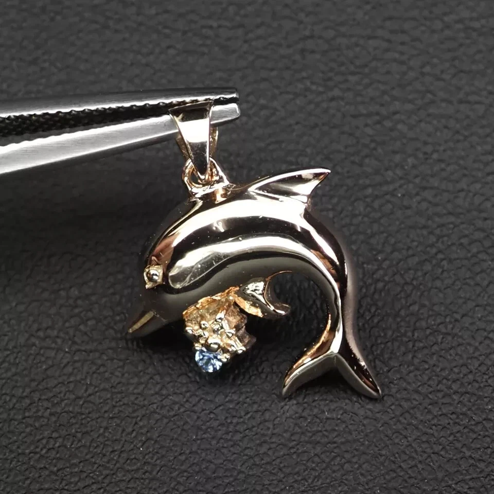 Bellissimo ciondolo delfino in argento sterling 925 taglio diamante zaffiro blu - Immagine 1 di 4