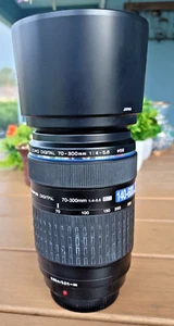 Olympus Zuiko Digital 70-300mm f/4-5.6 ED Lens for Four Thirds With Hood and Cap - Picture 1 of 11