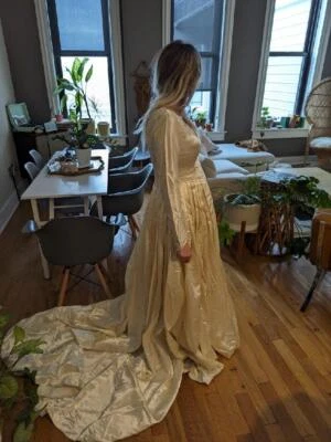 VESTIDO DE NOVIA VINTAGE AÑOS 50 TREN LARGO BLANCO ROTO TALLA 2 SATINADO JOHN SHILLITO Foto 1 de 4