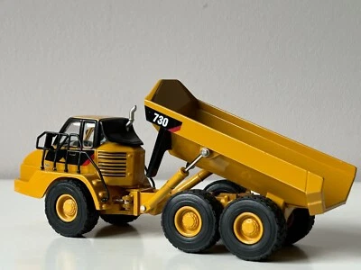 Articulated Truck Construction Vehicle Machine Model Diecast Amercom 1:64 Scale - Image 1 of 4