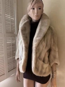 WUNDERSCHÖNER ECHT NERZ PELZ MANTEL JACKE MIT RIESIGEM KRAGEN - Bild 1 von 8