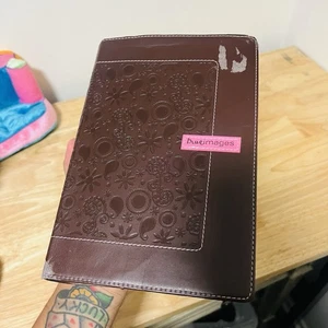 Floral Embossed True Images New International Version NIV Bible for Teen Girls  - Imagen 1 de 14