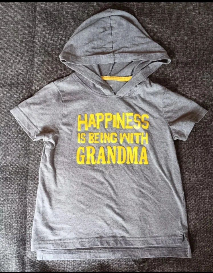Camisa 5T Niños Okie Dokie Gris Manga Corta Con Sudadera Happy Being With Grandma Foto 1 de 4