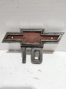 VINTAGE 1968 CHEVY TRUCK / C10 GRILLE EMBLEM OEM - Picture 1 of 2