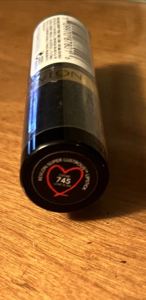 Revlon Super Lustrous Lipstick Creme 745 Love Is On