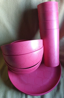 12 pcs Mainstays Plastic Dinner Plates,Cereal Bowls &Tumblers Etched  bow  red - Image 1 of 4